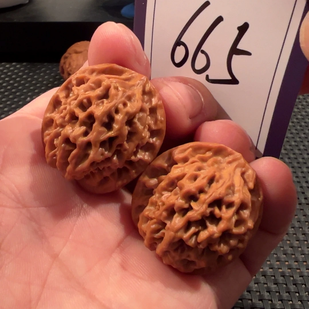 文玩核桃把件全品秦闷30尺寸665号