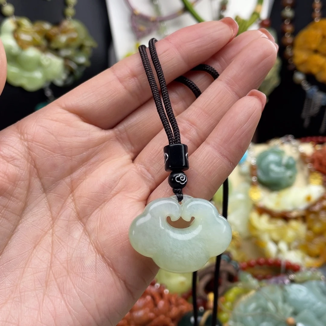 未镶嵌蛇纹石玉颈饰