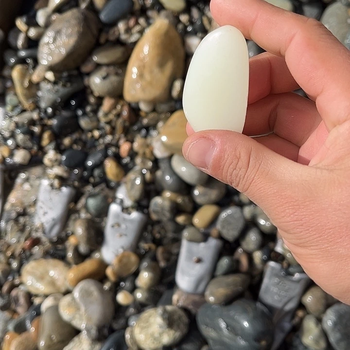 和田玉（糖玉）未镶嵌珠宝奇石