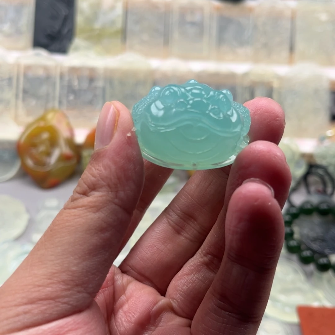 未镶嵌蛇纹石玉颈饰绠**深