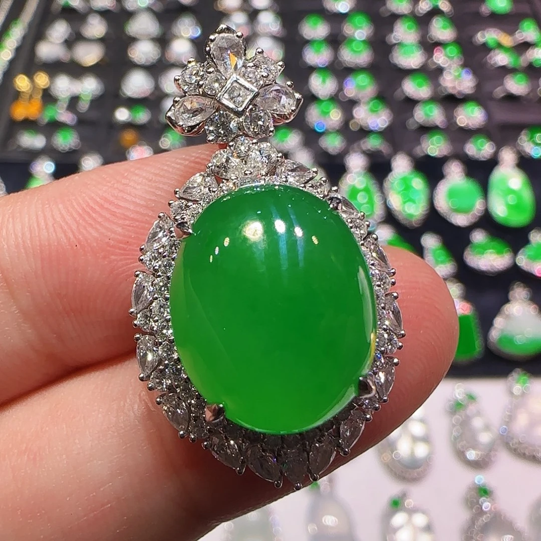 翡翠18K金镶嵌颈饰吊坠