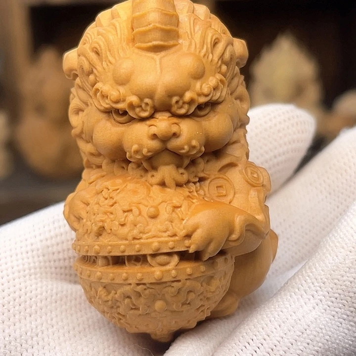 黄杨木貔貅手把件绳子六公分