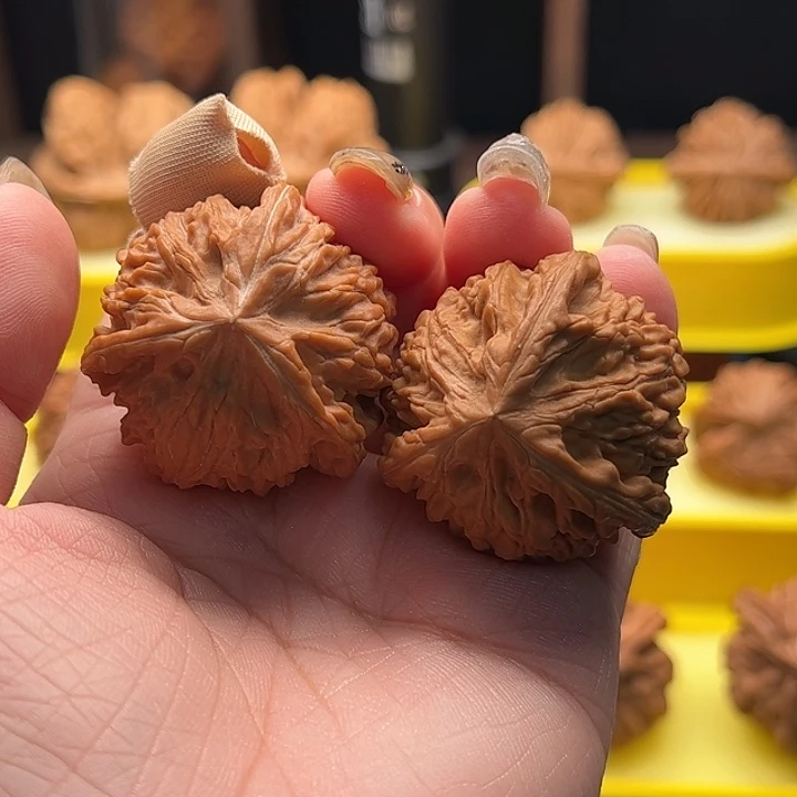 蓝***天吊坠文玩核桃御龙粗筋三棱 全品