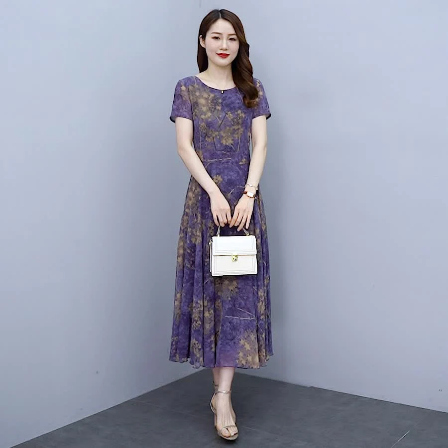 中年洋气妈妈紫色连衣裙女夏季新款遮肚子减龄气质印花雪纺长裙子