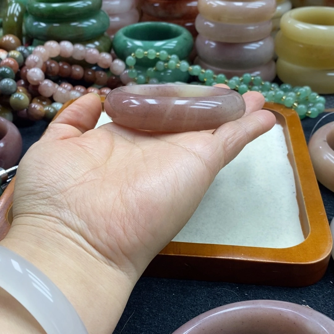 Y***琴石英质玉未镶嵌手镯