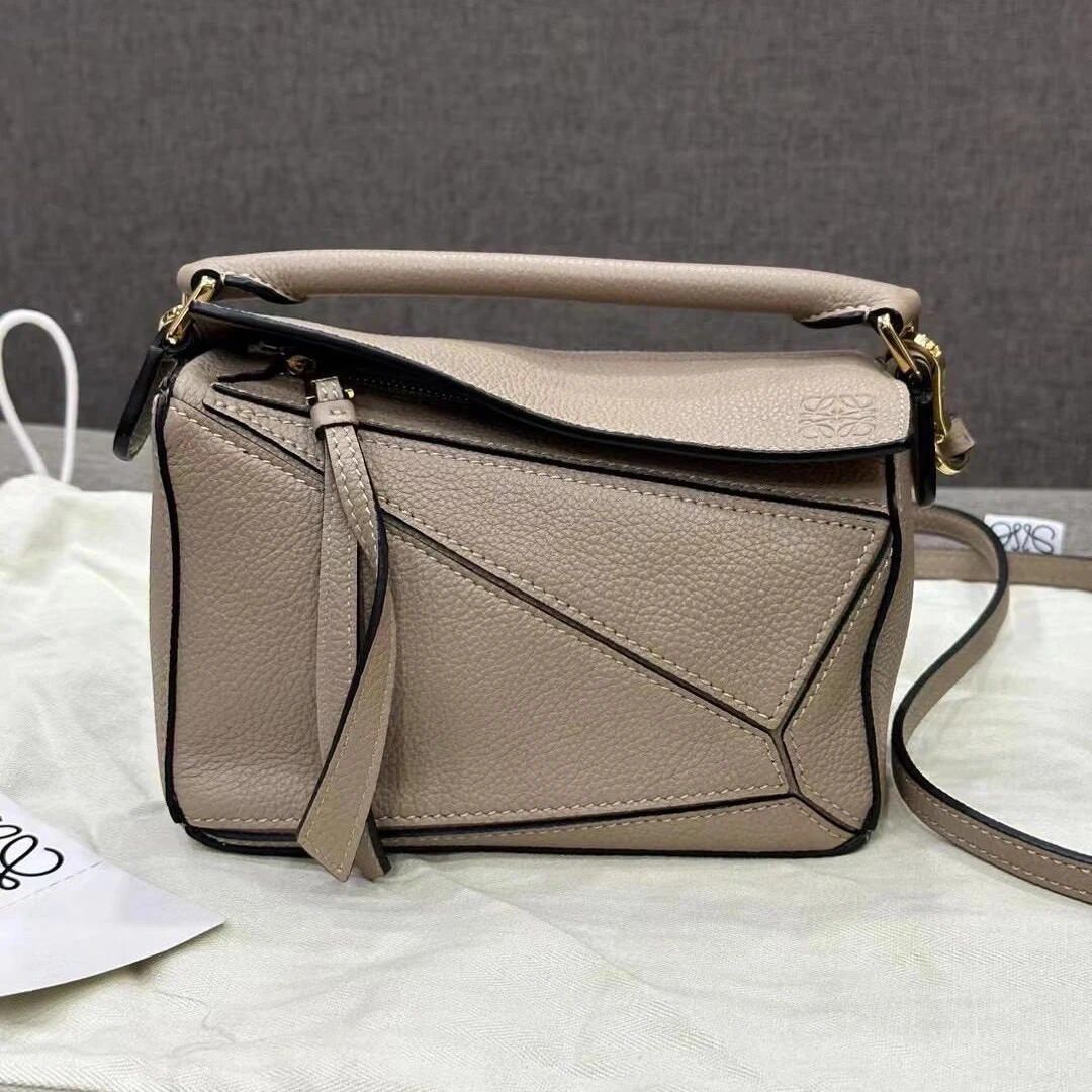 95新 LOEWE/罗意威 7姐专场/沙色 mini puzzle  斜挎包