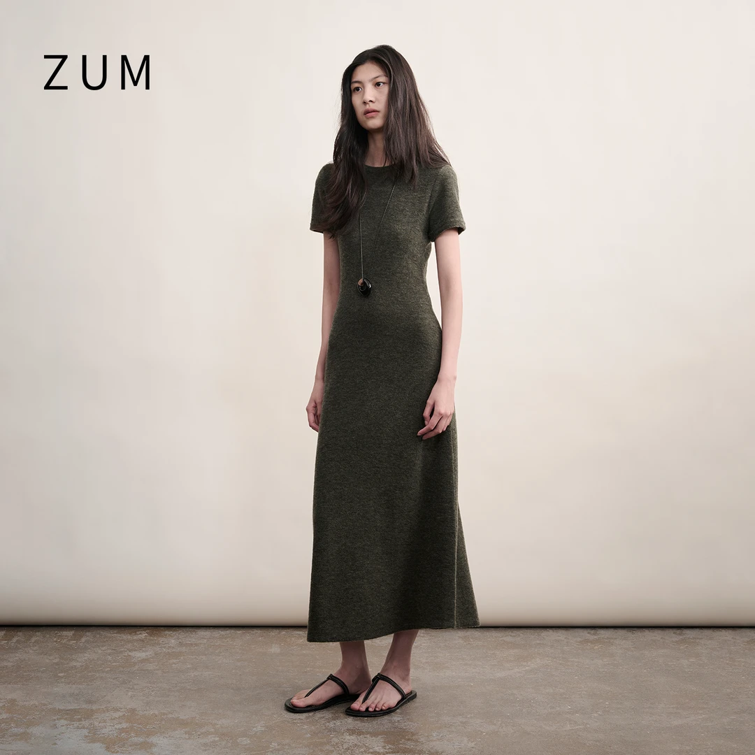 ZUM 羊毛针织衫连衣裙女短袖 秋季款紧身a字裙气质修身圆领长裙子