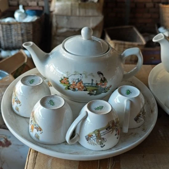 库存微瑕三娘教子茶壶一套