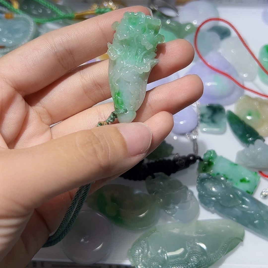 翡翠未镶嵌颈饰天然A货翡翠