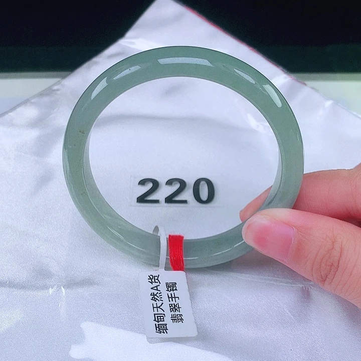 翡翠手镯未镶嵌翡翠手镯