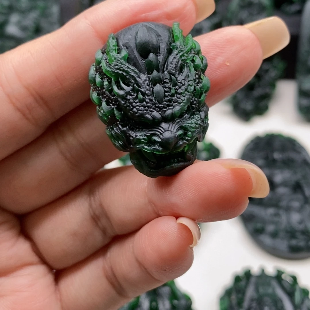 定制翡翠未镶嵌龙头