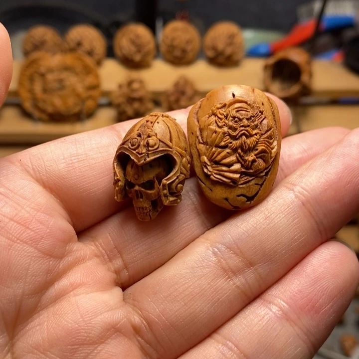 *****桃核手工雕刻骷髅将军➕钟馗