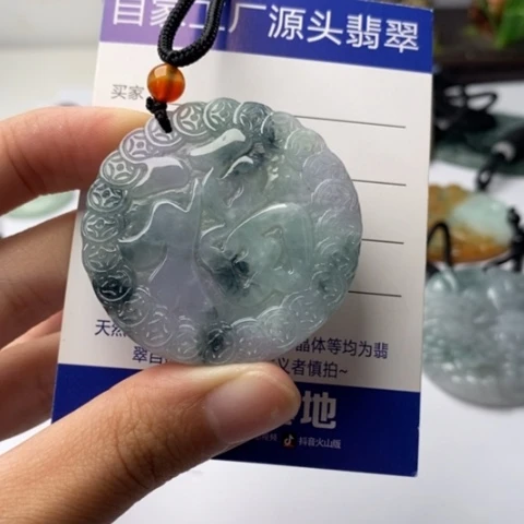 翡翠挂件未镶嵌翡翠