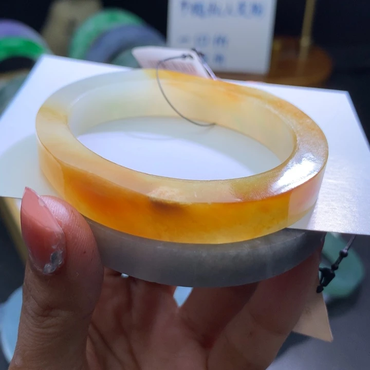 未镶嵌翡翠手镯定制翡翠