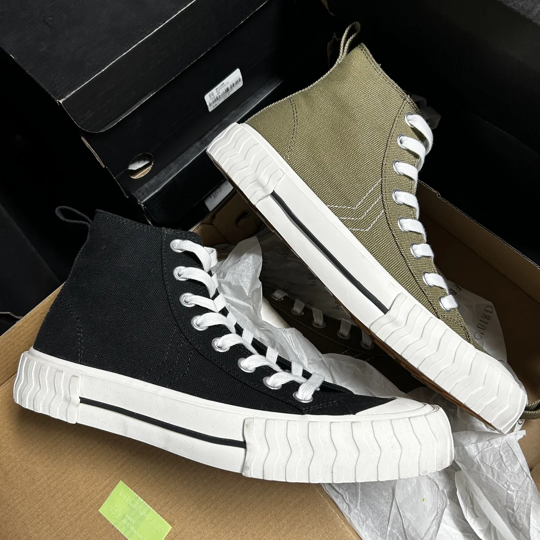 情侣百搭四季款高帮帆布鞋(微微瑕疵介意勿拍)