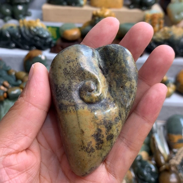 岫岩河磨玉（透闪石质玉）未镶嵌把件