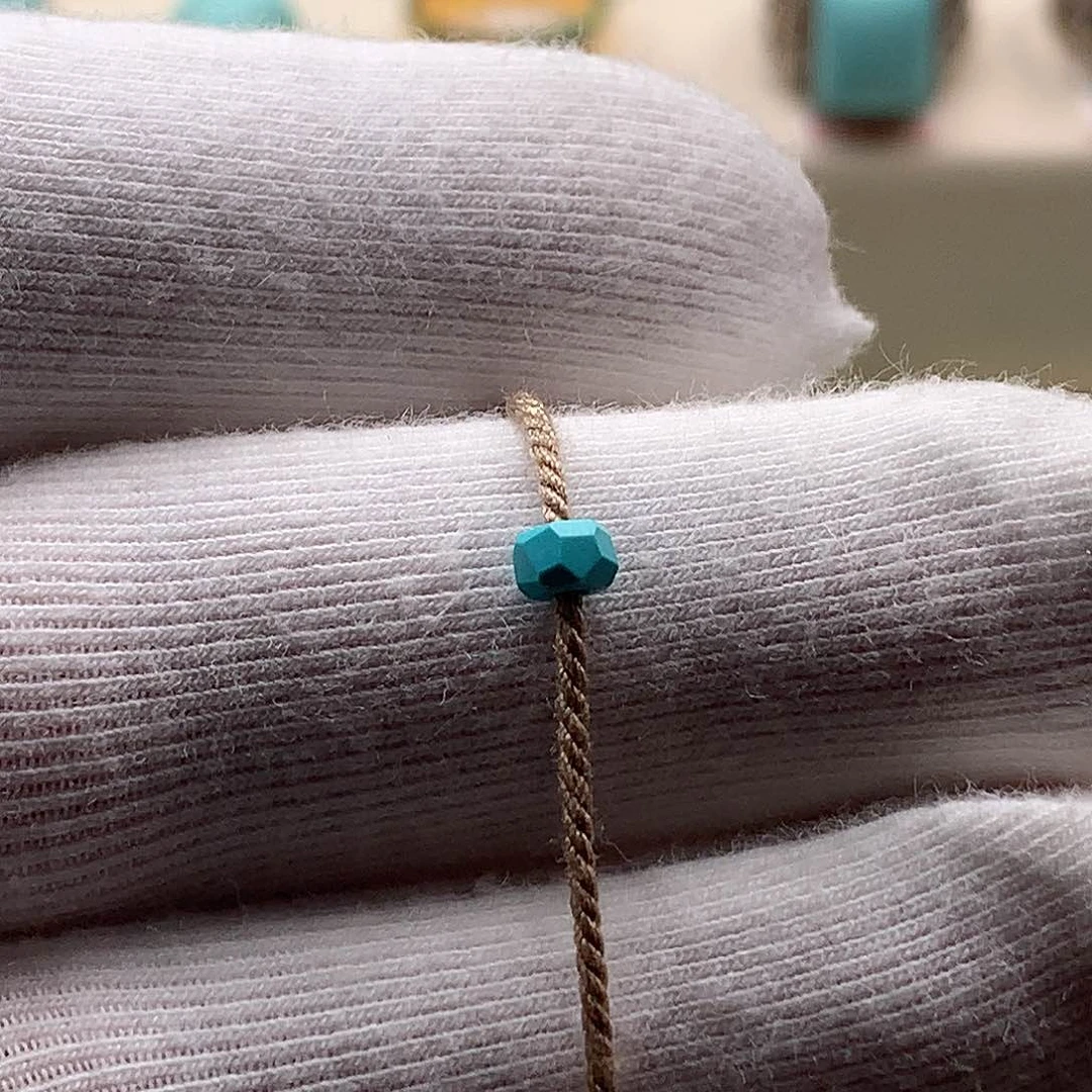 绿松石未镶嵌颈饰