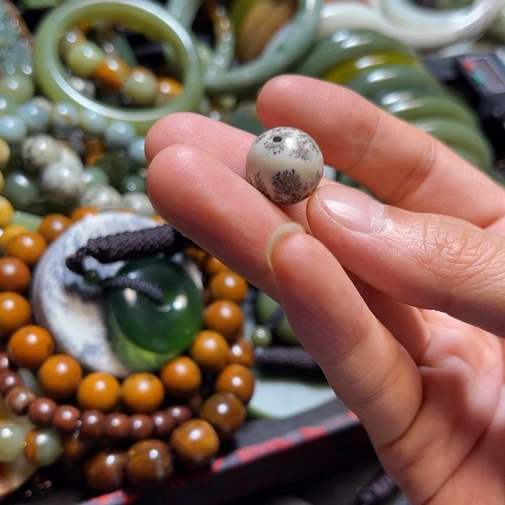 岫岩河磨玉（透闪石质玉）未镶嵌颈饰