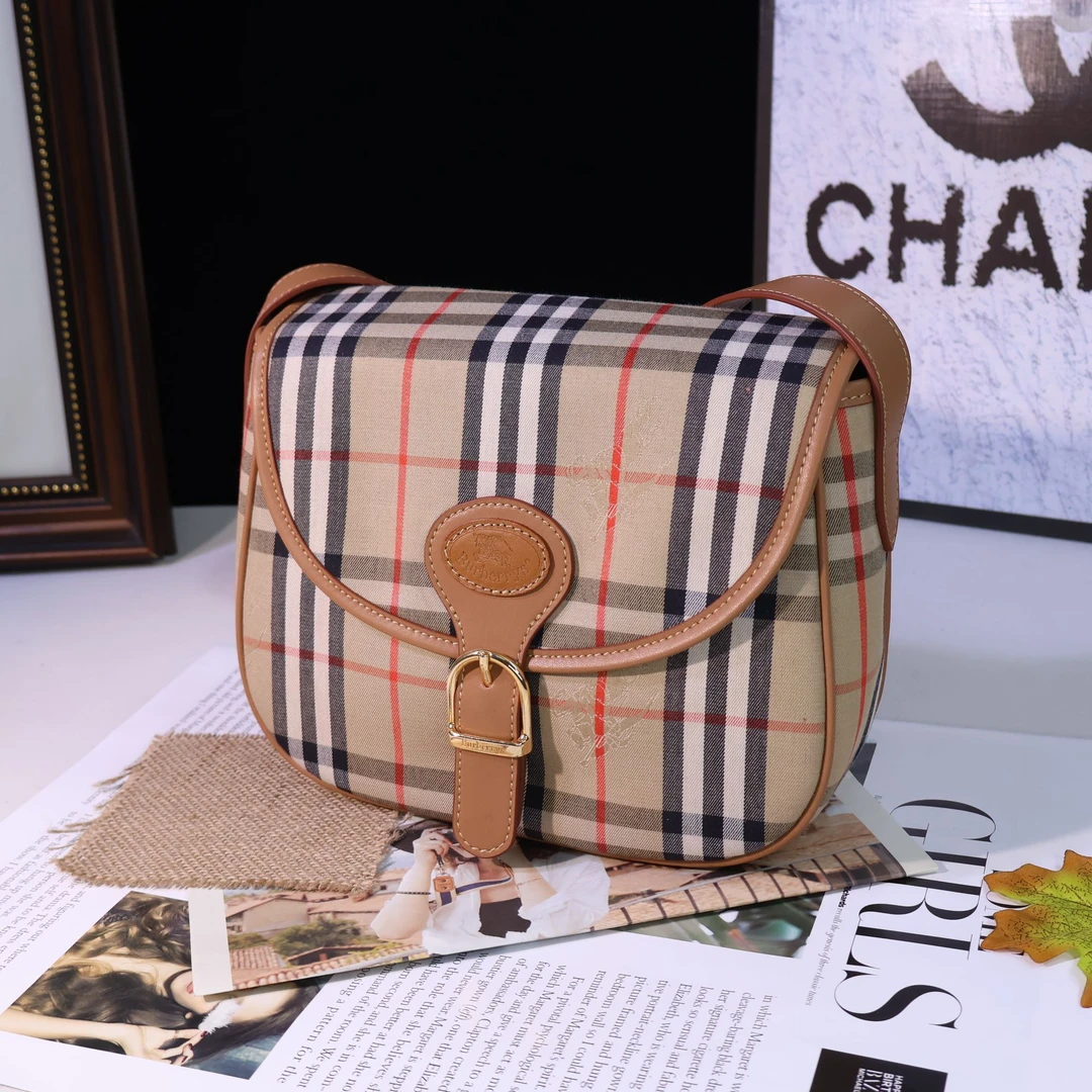 95新 BURBERRY/博柏利 K226巴宝莉马鞍斜挎气质短款时尚百搭双面