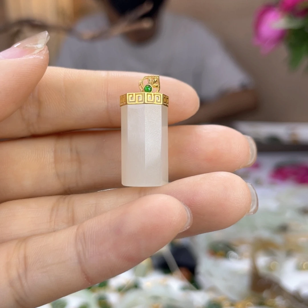 和田玉18K金镶嵌颈饰