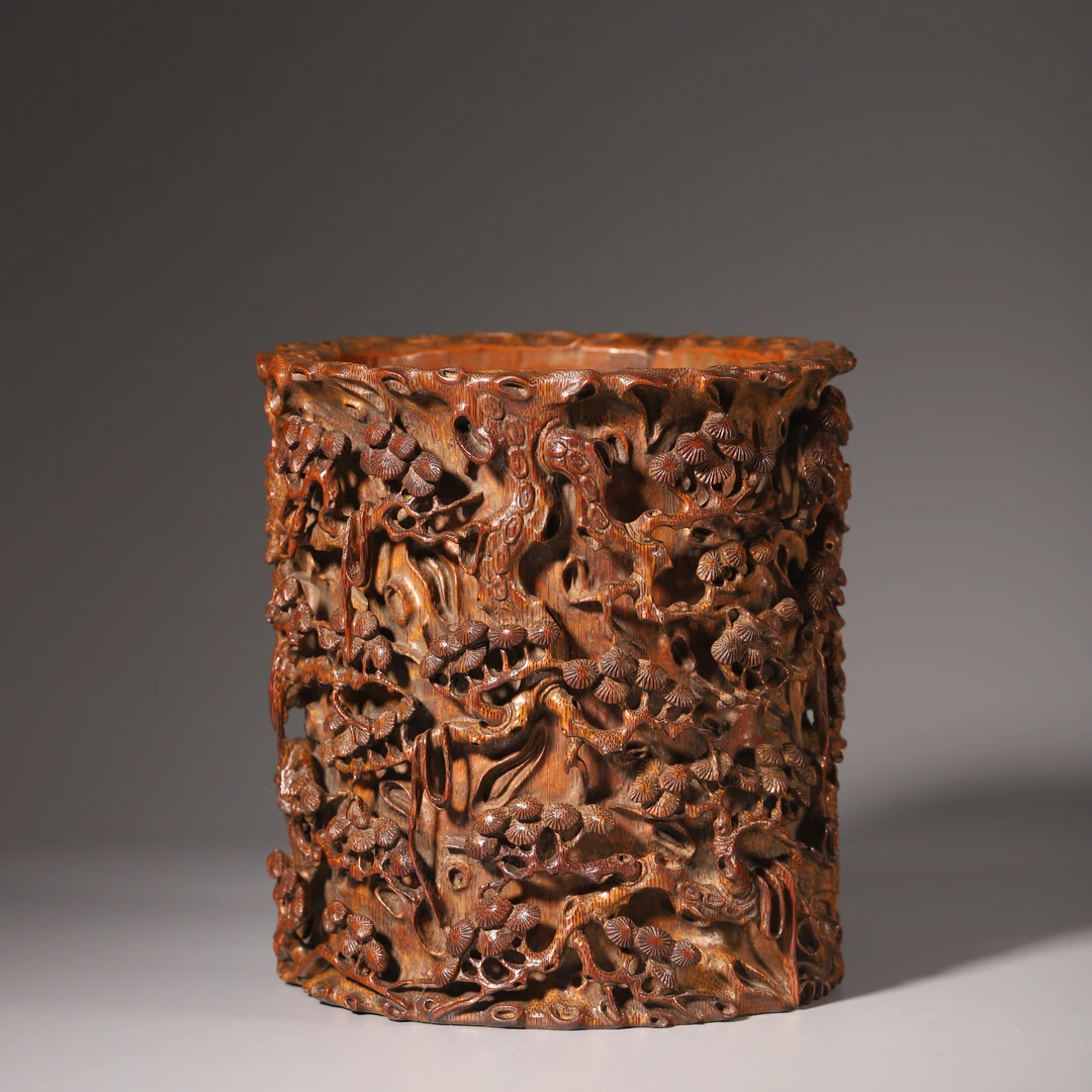 Lot42创汇期 竹雕松鹤延年笔筒