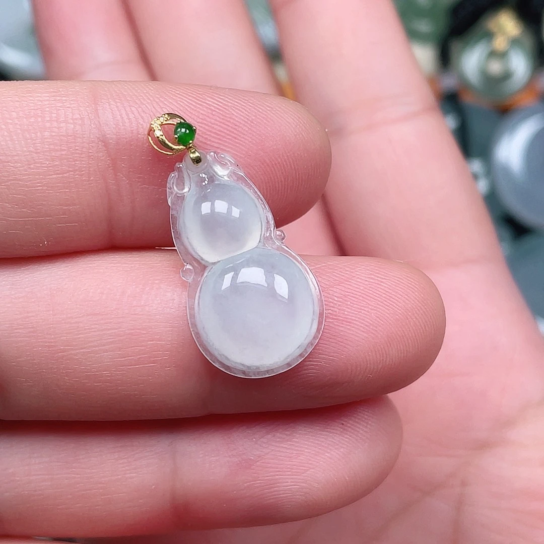 翡翠未镶嵌颈饰葫芦