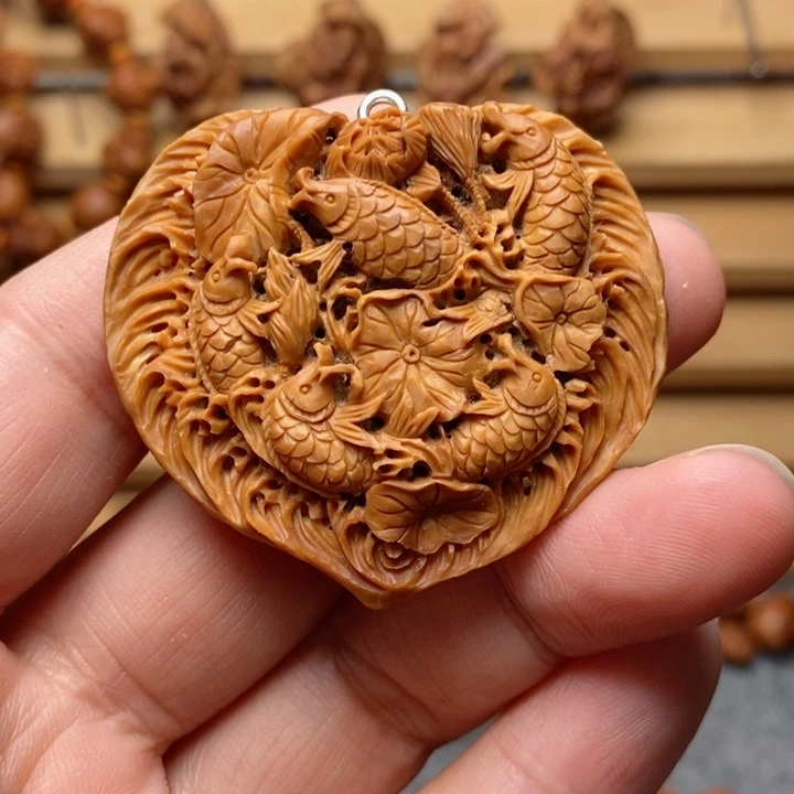 核桃手工雕刻荷叶鲤鱼