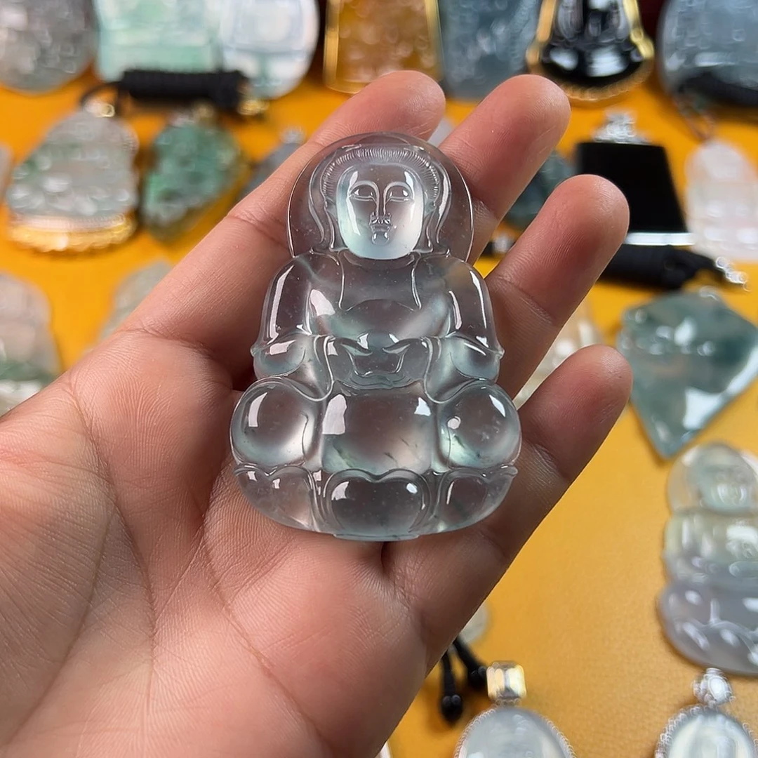 M***R翡翠未镶嵌颈饰高冰观音