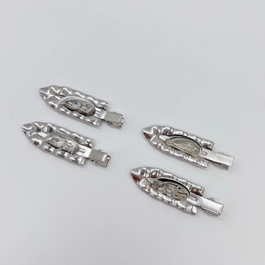 Mi33  亮面波浪字母无痕鸭嘴夹  Y19062C4-5