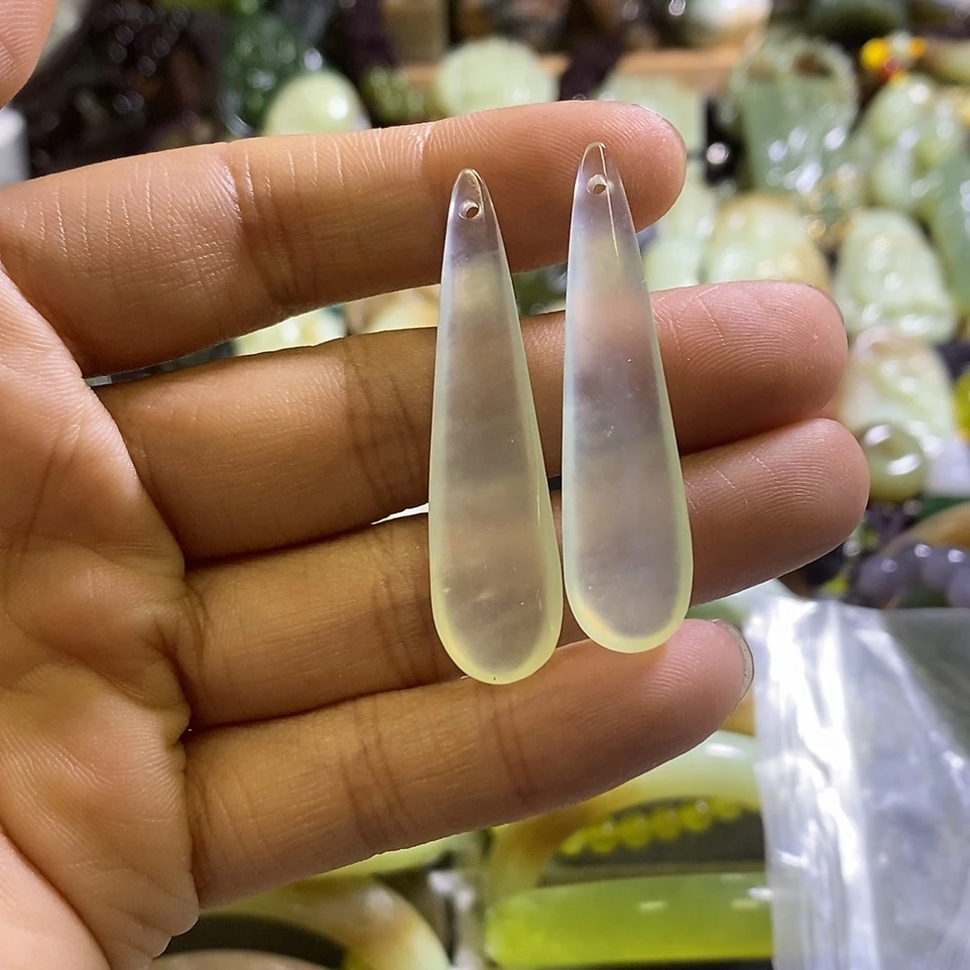 岫玉未镶嵌耳环一对