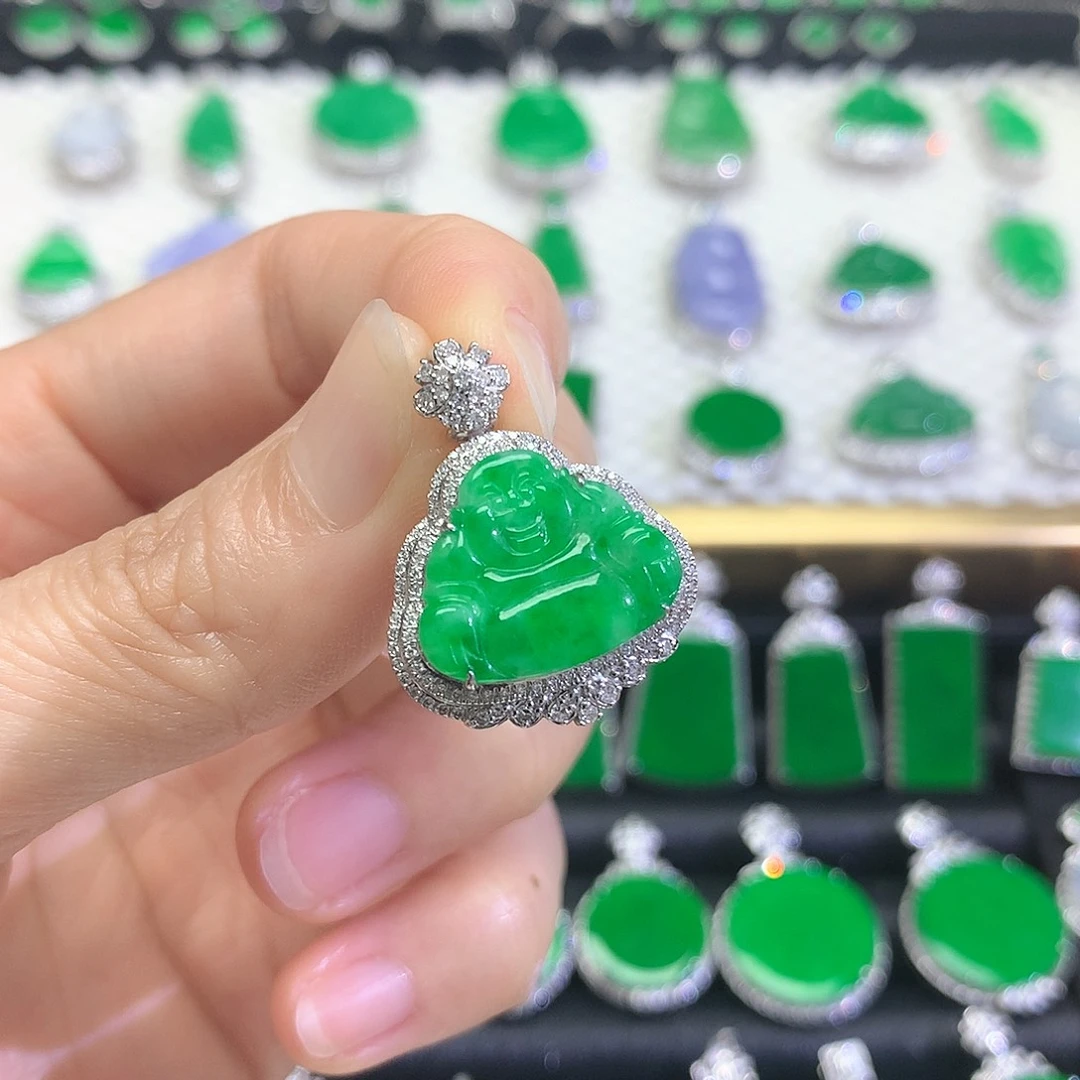 颈饰18K金镶嵌翡翠吊坠