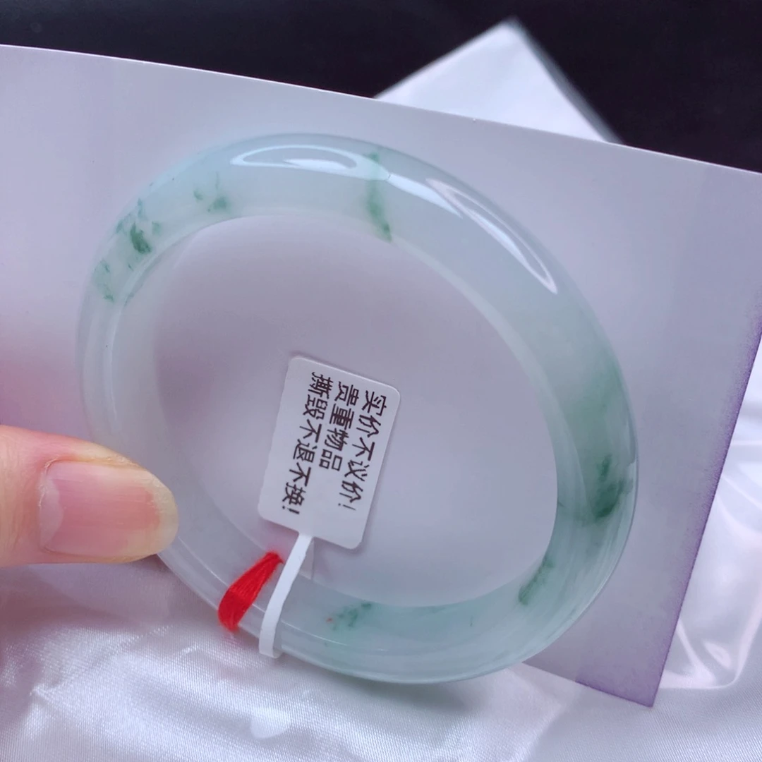 未镶嵌手镯翡翠 57，胶润底妆