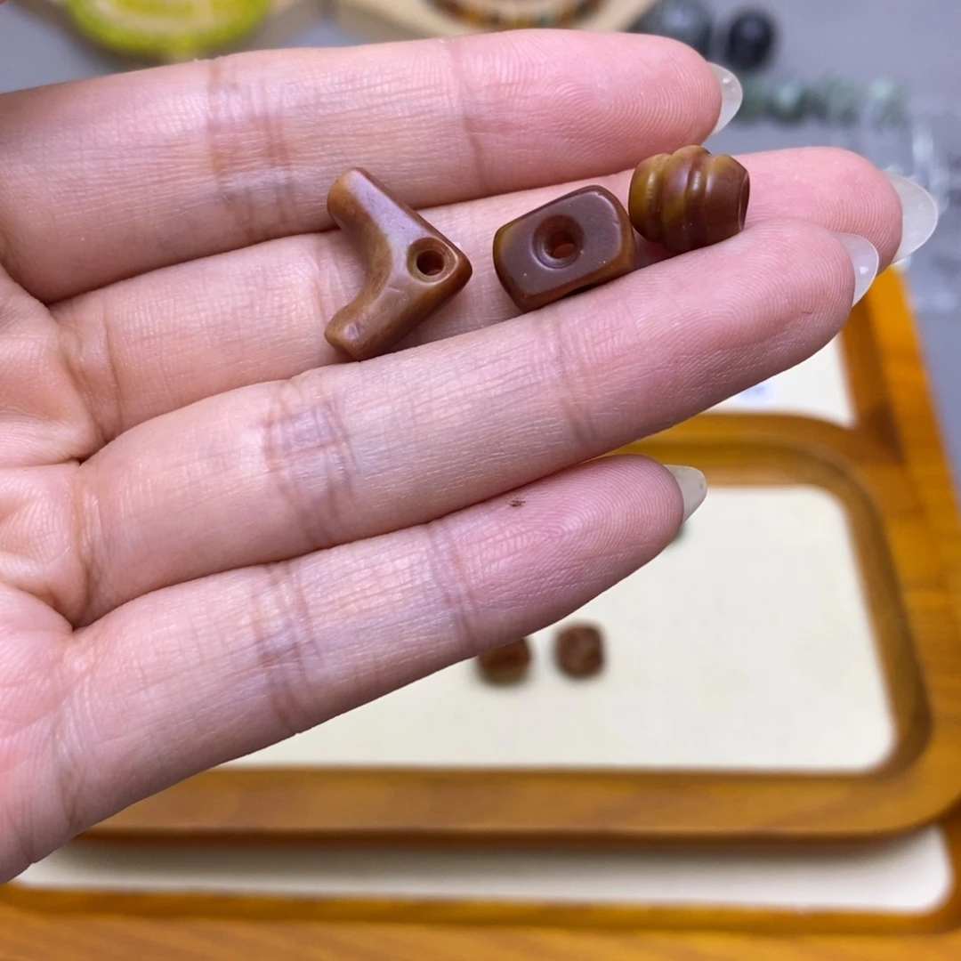 婷***未镶嵌蛇纹石玉配饰