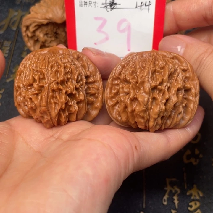 吊坠桃核文玩了吗