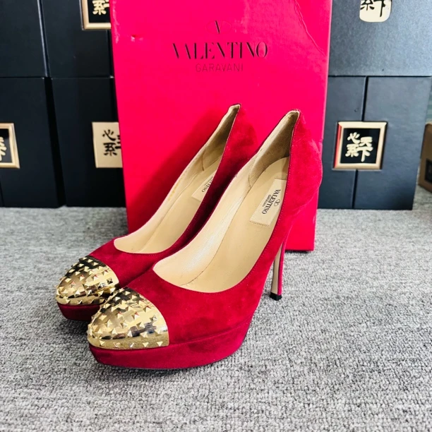 95新 Valentino/华伦天奴 麂皮金属头高跟鞋38.5码 ysc3144