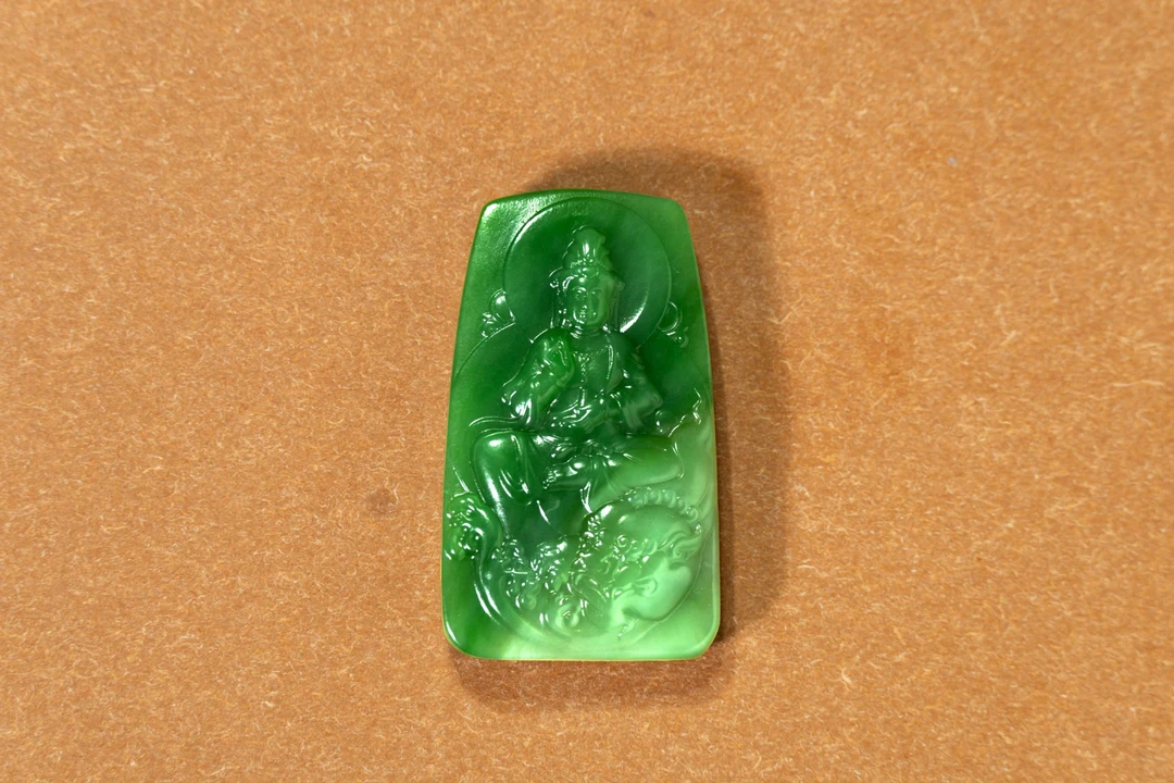 和田玉碧玉俄罗斯老坑料观音吊坠男女款苹果绿时尚百搭玉吊坠礼品