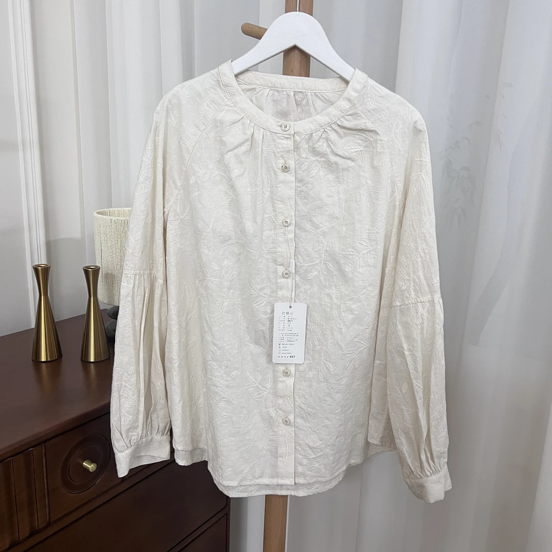 法式复古提花刺绣圆领衬衫  J431