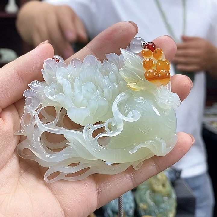 如***.蛇纹石玉未镶嵌颈饰