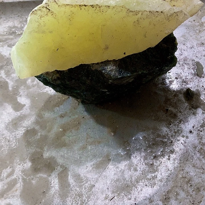 未镶嵌蛇纹石玉珠宝奇石