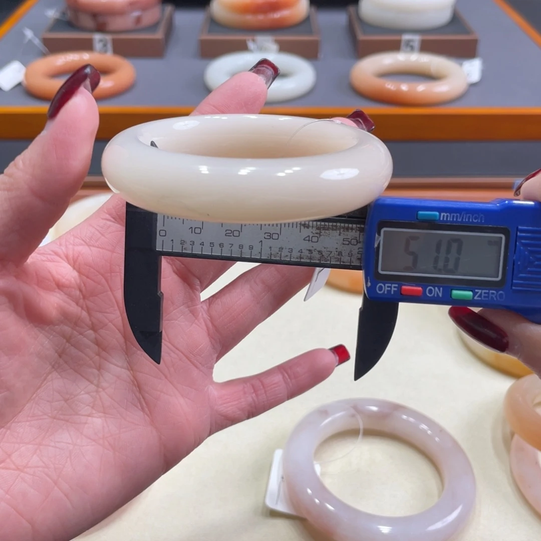 未镶嵌手镯石英质玉