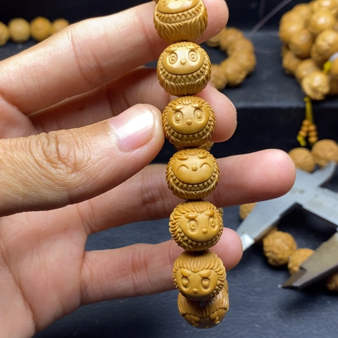 猴头核桃吊坠拉布布