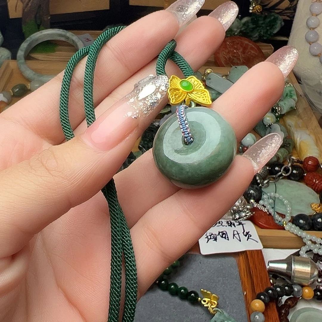 翡翠吊坠(赠链)未镶嵌吊坠