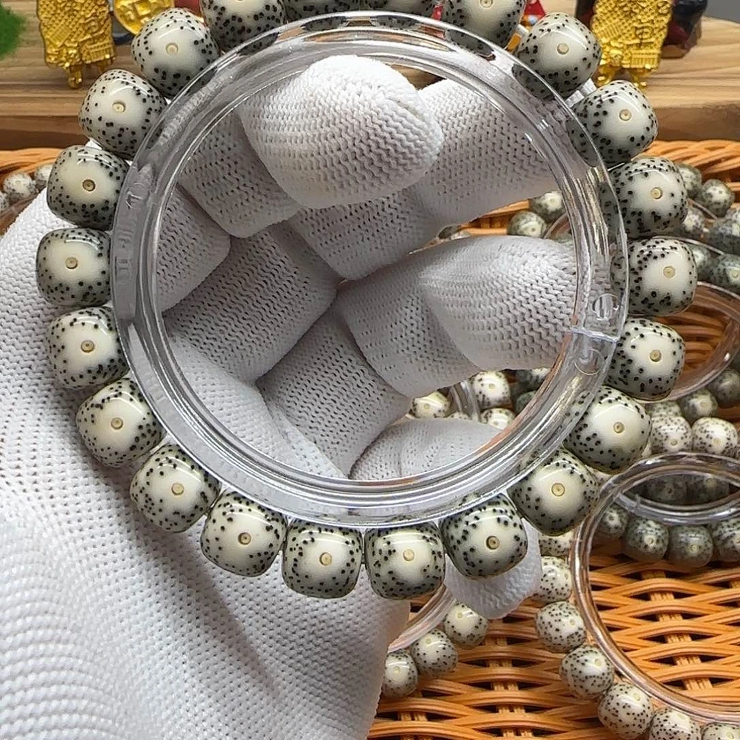 吊坠星月菩提卡10.5绿包白大眼