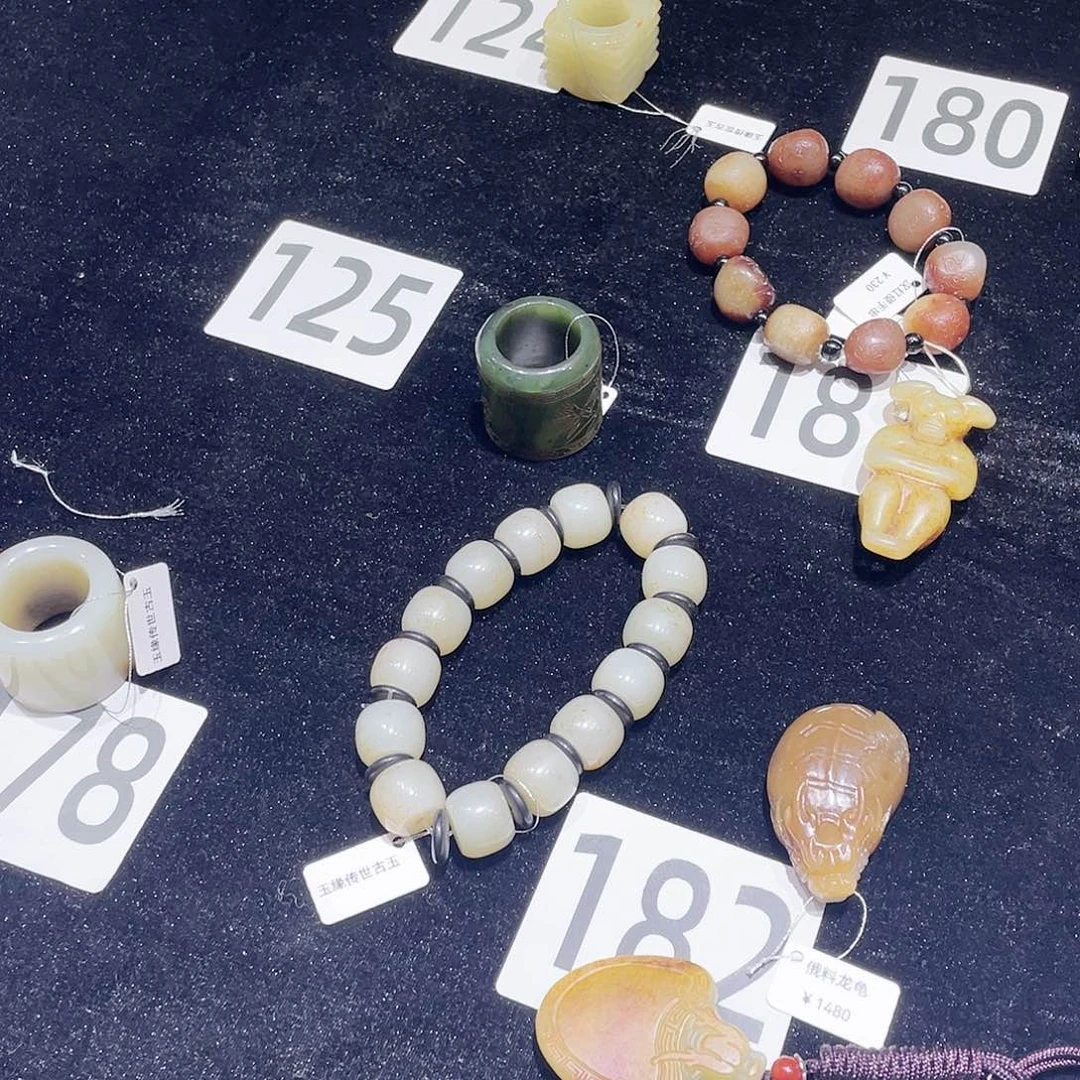 和田玉吊坠未镶嵌放*