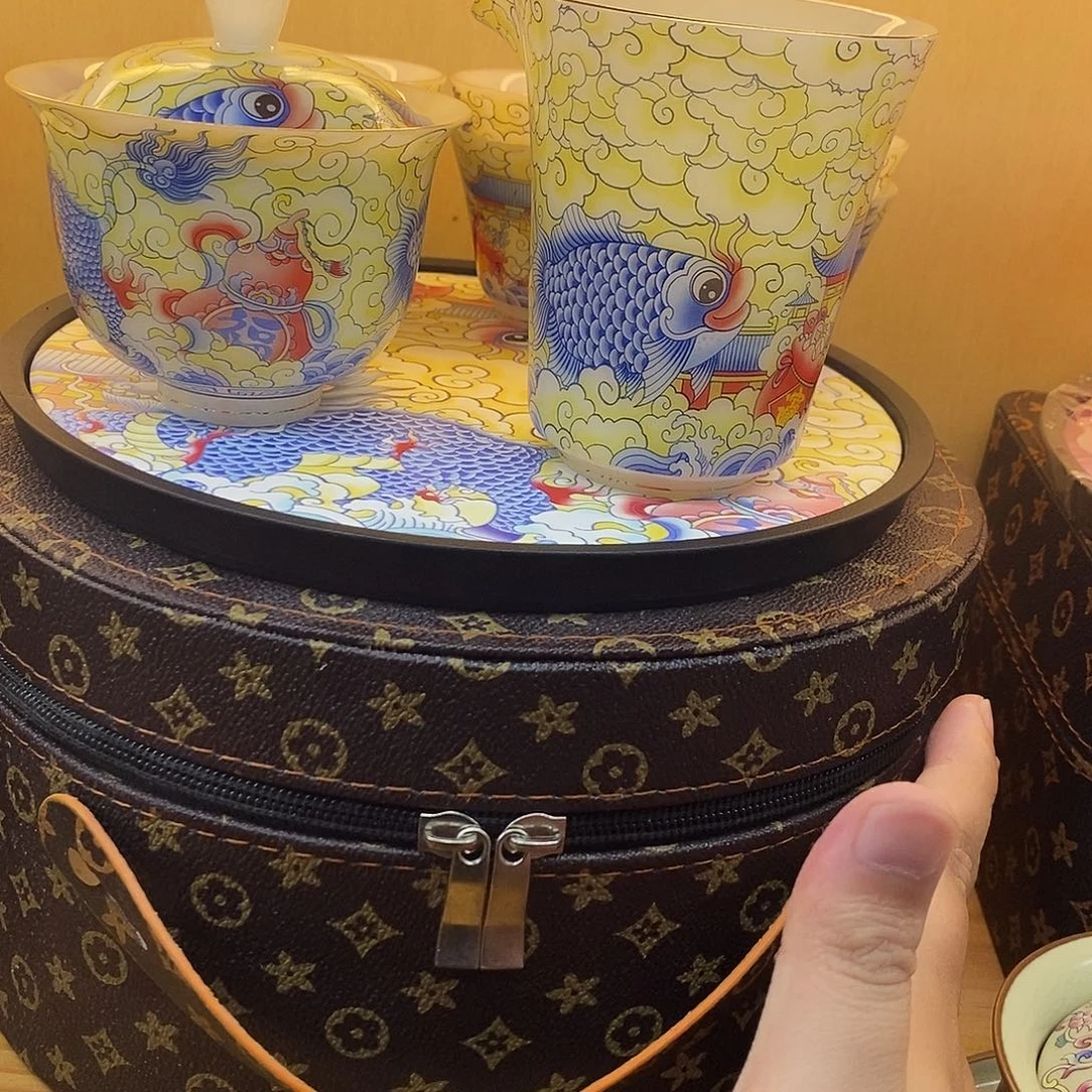 盖碗里的水煮开后放入