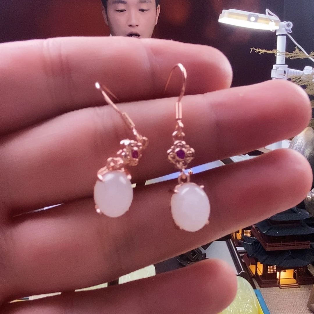 颈饰未镶嵌和田玉（糖玉）