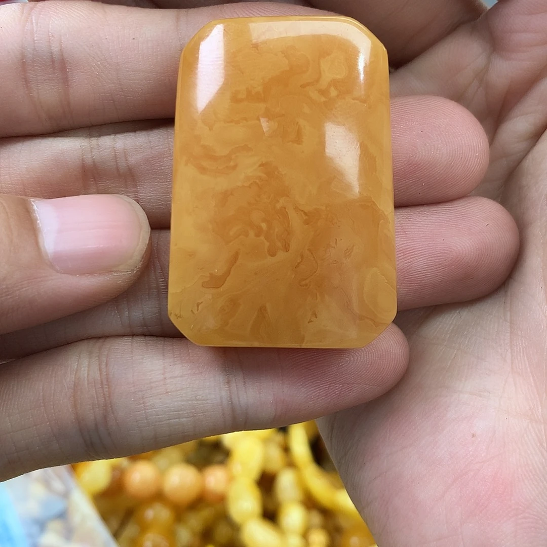 蜜蜡未镶嵌珠宝奇石
