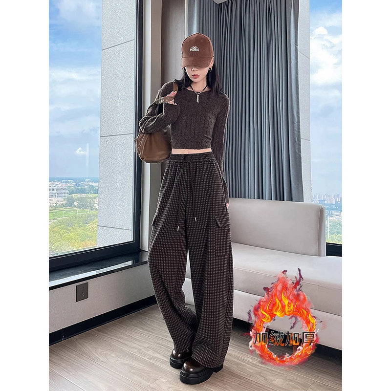加绒加厚咖色毛呢格子工装裤女秋冬季2026新款高腰运动弯刀阔腿裤