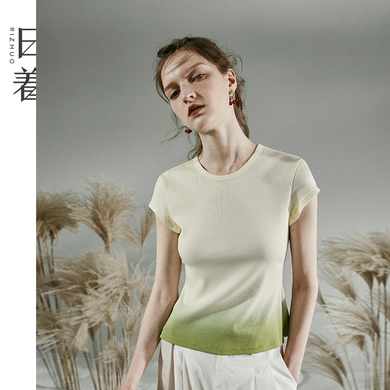 日着2025夏季新款圆领短袖T恤薄渐变正肩修身气质上衣女RD2581T2