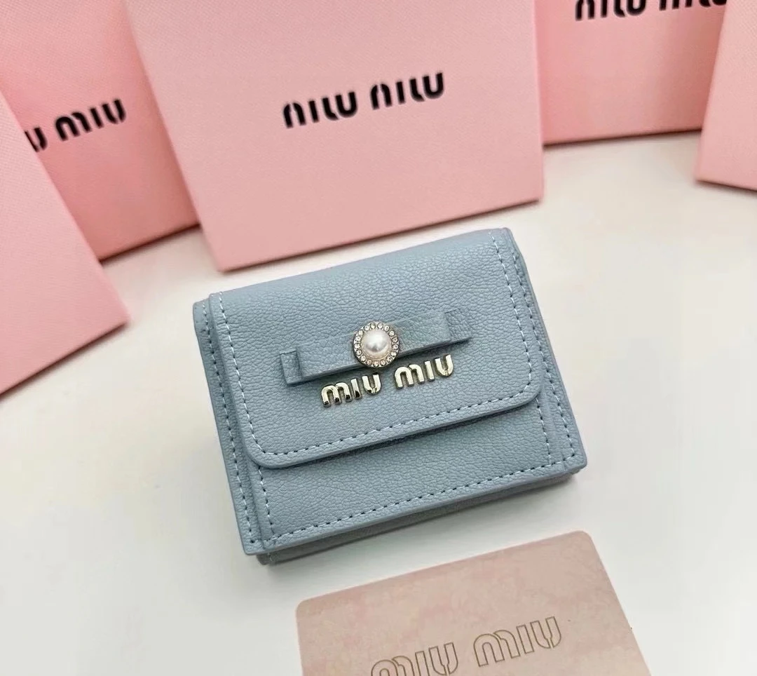 全新未使用 MIU MIU/缪缪 特价 蓝色银扣珍珠蝴蝶结卡包 12555630